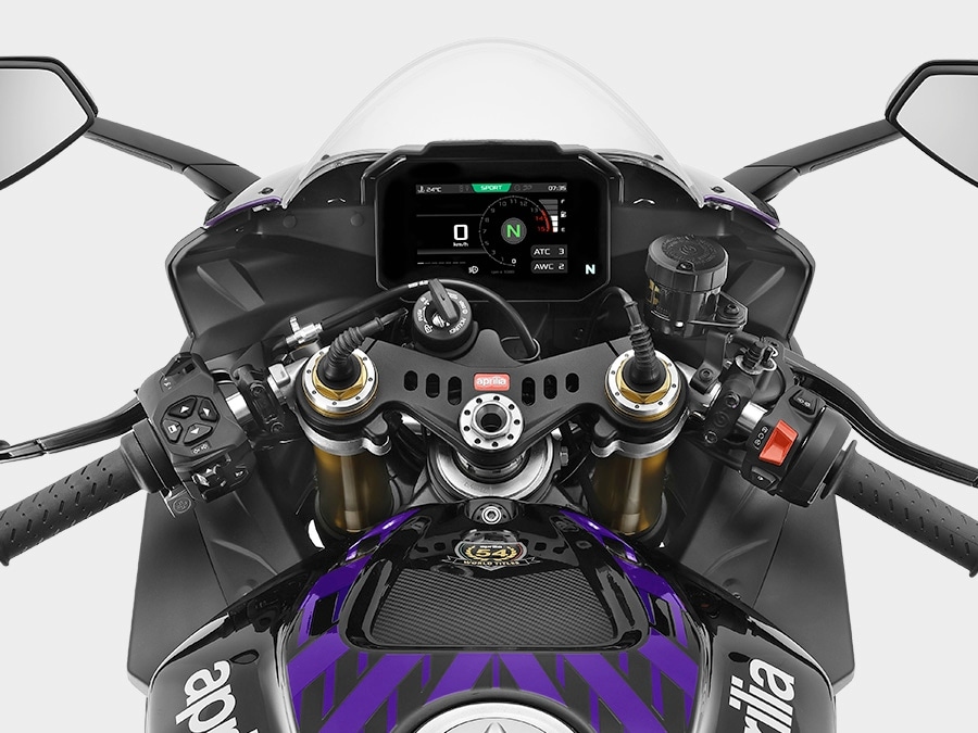 TAB-Aprilia-RSV4-Factory-900x675 (2)