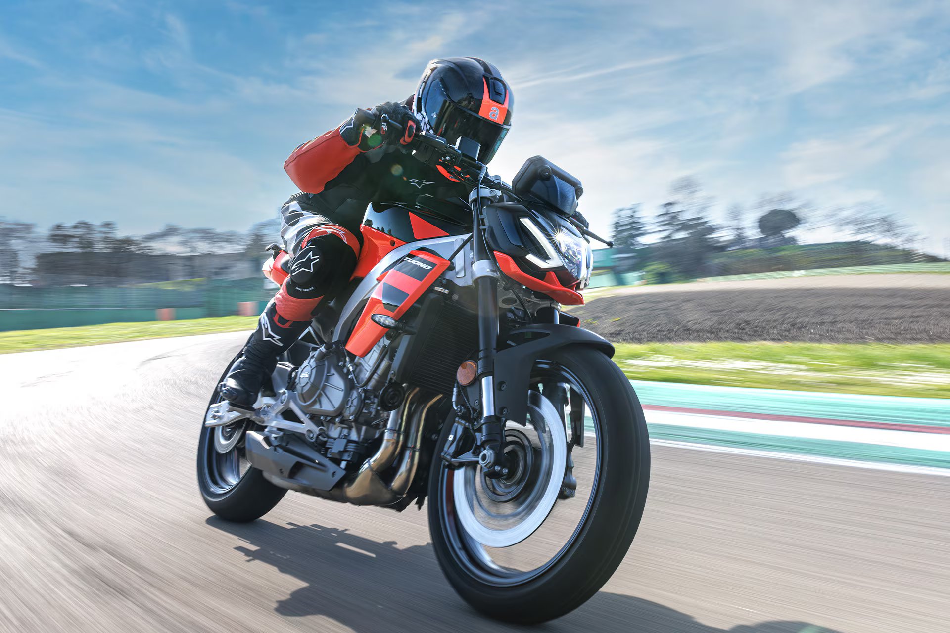 Copia de Aprilia_Tuono457_Pirana_Red_1920x1280_3